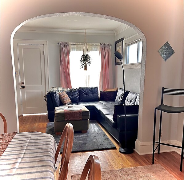 Smart TV - 2-bedroom vacation home just 16 minutes to MSP airport. (Saint Paul)