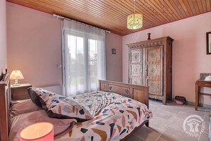 4 Schlafzimmer, Bügeleisen/Bügelbrett, Bettwäsche