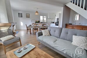 TV, stereo, offices