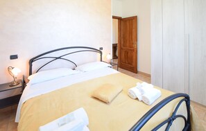 2 Schlafzimmer, Reisekinderbett, kostenloses WLAN, Bettwäsche