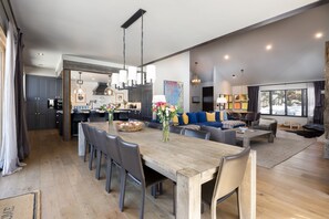 Dining - Briar Rose Luxury Retreat - 5-min walk to Main St. Hot Tub, Firepit, Pool Table, Free Lift Ticket (Breckenridge)