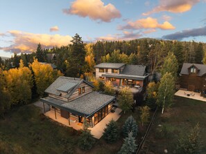 Exterior - Briar Rose Luxury Retreat - 5-min walk to Main St. Hot Tub, Firepit, Pool Table, Free Lift Ticket (Breckenridge)