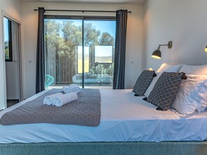 4 bedrooms, iron/ironing board, travel cot, WiFi