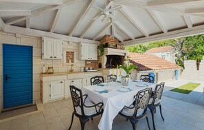 Outdoor dining - Beautiful home in Orebic (Orebic)