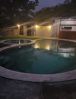 2 outdoor pools