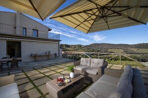 Outdoor dining - MyExclusiveItaly - Villa Chianti with infinity pool and vineyard view (Greve in Chianti)