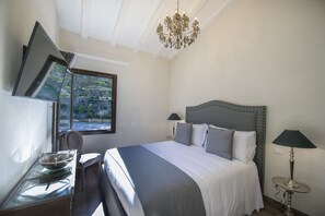 7 bedrooms, in-room safe, desk, iron/ironing board - MyExclusiveItaly - Villa Chianti with infinity pool and vineyard view (Greve in Chianti)