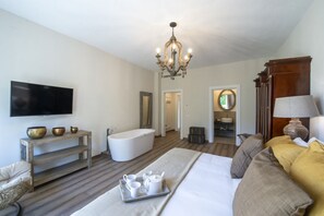 7 bedrooms, iron/ironing board, free WiFi