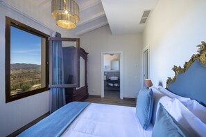 7 bedrooms, in-room safe, desk, iron/ironing board - MyExclusiveItaly - Villa Chianti with infinity pool and vineyard view (Greve in Chianti)