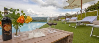 MyExclusiveItaly - Villa Chianti with pool near the vineyard