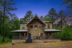Exterior - Broken Bow Beauty - King Suite, Arcade, Hot Tub, Wrap Porch, Double Decks, Wraparound Porch, Arcade ... (McCurtain County)