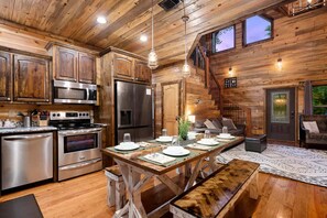 Interior - Broken Bow Beauty - King Suite, Arcade, Hot Tub, Wrap Porch, Double Decks, Wraparound Porch, Arcade ... (McCurtain County)