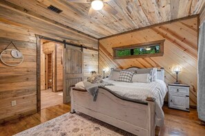 3 bedrooms, iron/ironing board, free WiFi, bed sheets - Broken Bow Beauty - King Suite, Arcade, Hot Tub, Wrap Porch, Double Decks, Wraparound Porch, Arcade ... (McCurtain County)