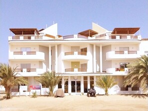Exterior - Apt. in Estoril, Boa Vista, Sal Rei, Cape Verde just 75 meters from the beach. (Sal Rei)