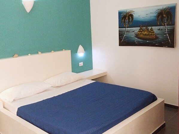 1 habitación, tabla de planchar con plancha, wifi y ropa de cama 