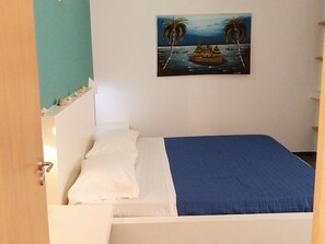 1 habitación, tabla de planchar con plancha, wifi y ropa de cama 