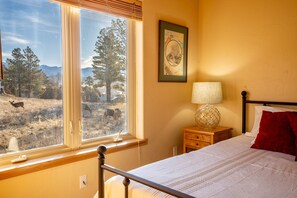 3 Schlafzimmer, Schreibtisch, Bügeleisen/Bügelbrett, Reisekinderbett