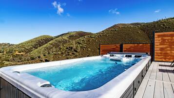 Exercise/lap pool