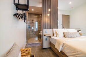 豪華客房, 1 張特大雙人床, 庭院, 山景 | 書桌、筆電工作空間、遮光布/窗簾、免費無線上網