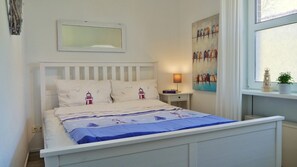 1 bedroom, iron/ironing board - Kapitänsgarten Wohnung 25 - Idyllisch Gelegene 50 m² Große Ansprechend Eingerichtete (Prerow)
