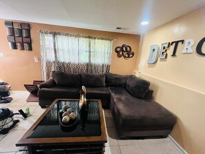 Family House | Ruang tamu