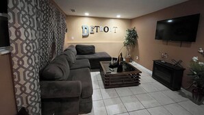Family House | Living room - Cozy Downriver home (Ecorse)