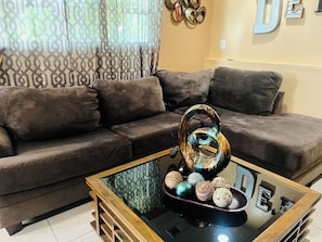 Family House | Living room - Cozy Downriver home (Ecorse)