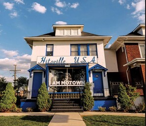 Theater show - Cozy Downriver home (Ecorse)