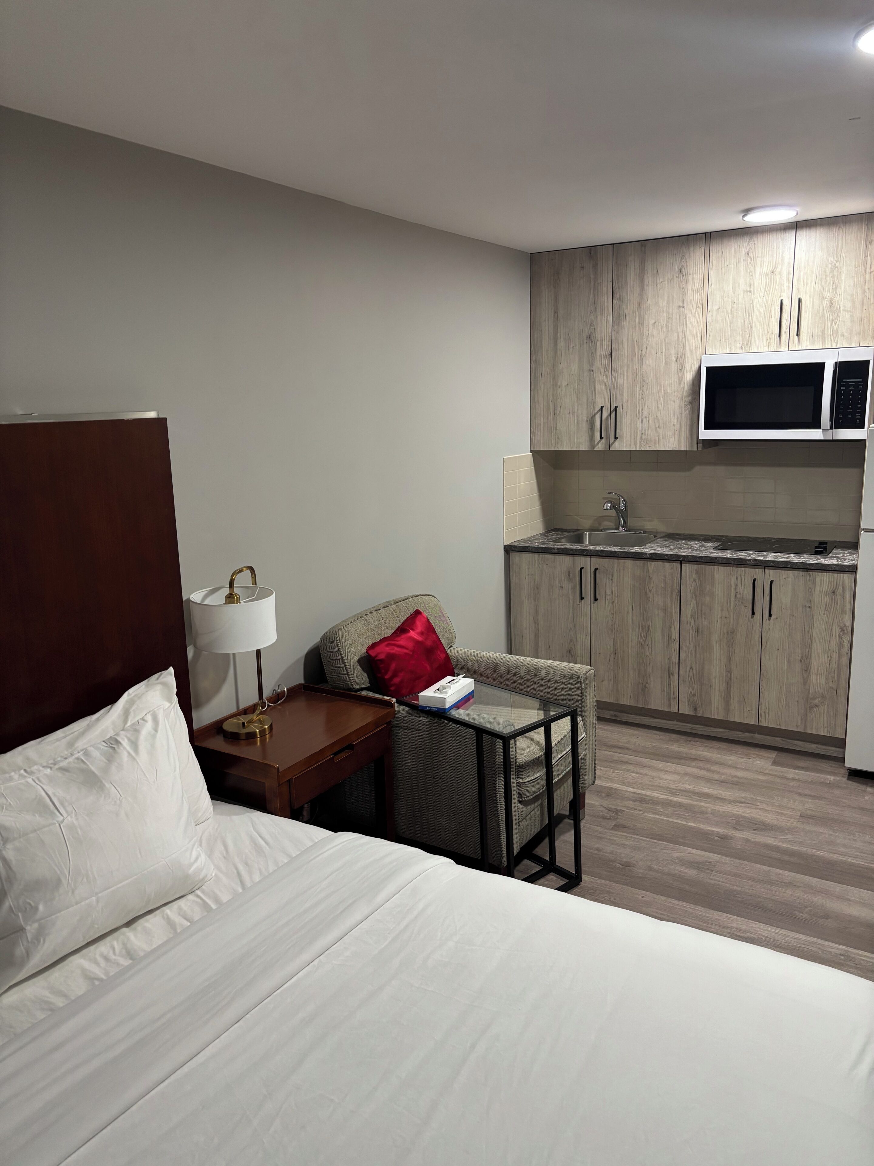 Yhden hengen deluxe-huone | Silitysrauta/-lauta, ilmainen Wi-Fi, vuodevaatteet