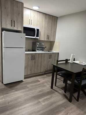 Comfort Studio Suite | Iron/ironing board, free WiFi, bed sheets - Bethel Hotel Elk Point (Elk Point)