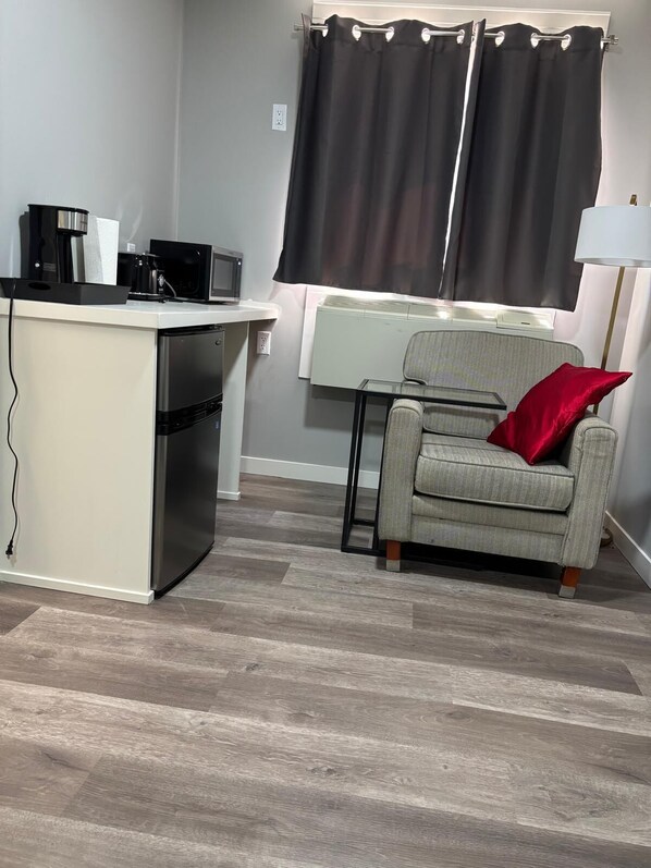 Phòng đơn Tiêu chuẩn | Khu phòng khách | Smart TV 