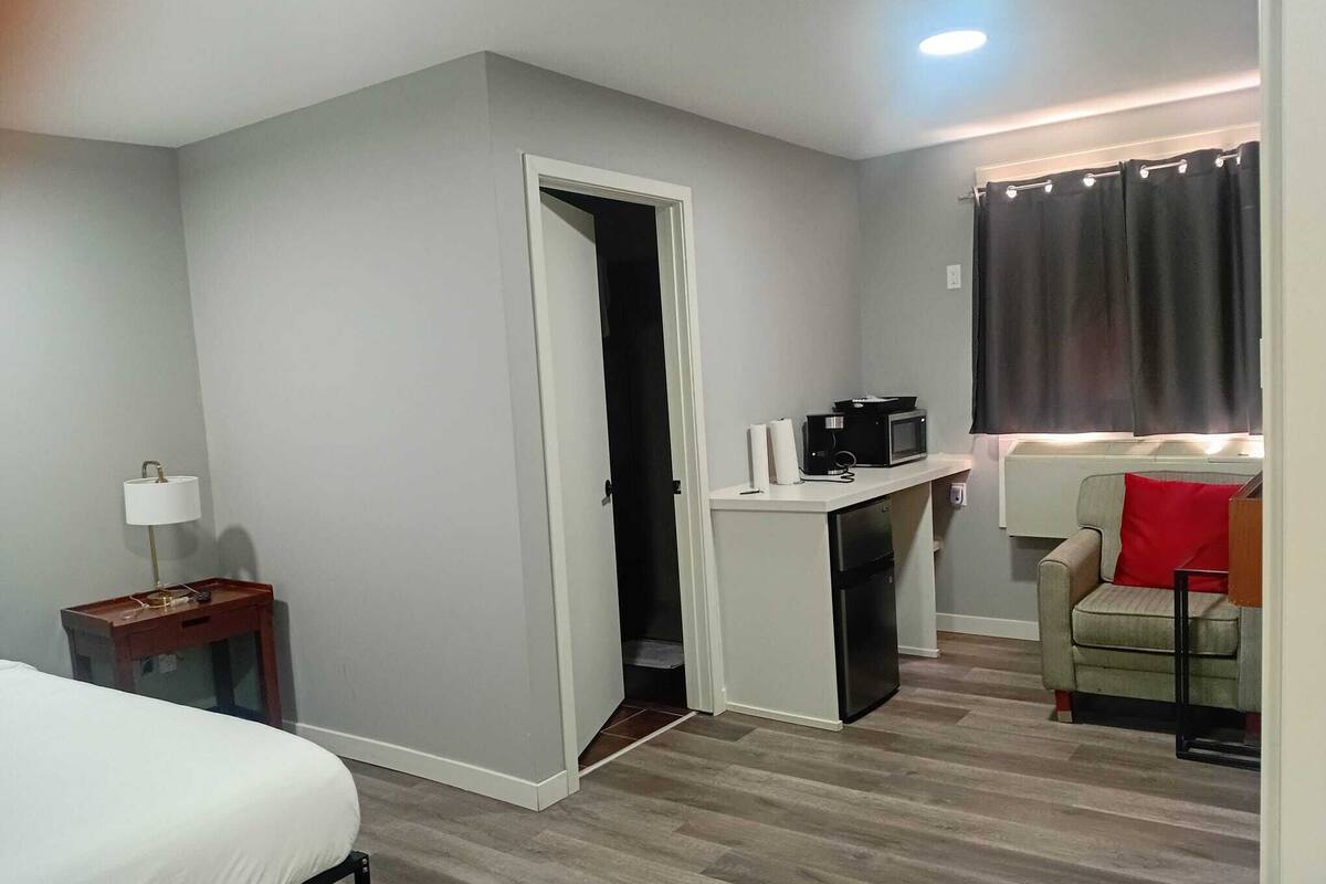 Iron/ironing board (on request), WiFi (free), bed sheets