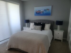 1 bedroom, desk, WiFi, bed sheets - The Hideout - Best condo on the Santa Rosa Sound with boat slip (Fort Walton Beach)