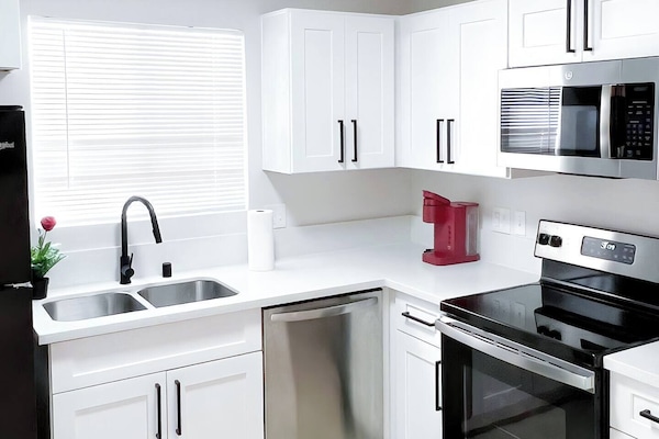 Coffee/tea maker, fridge, microwave, oven