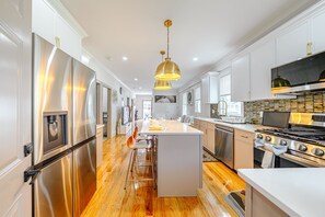 Fridge, microwave, oven, stovetop -  Large 3BR Pet-Friendly Apt w/Free Parking Near Red Line-Downtown Boston 82 (Boston)