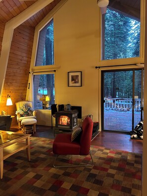 Smart TV, fireplace, books, printers - Escape to Big Trees Cabin: Your Serene Retreat Amidst Nature's Splendor. (Camp Connell)