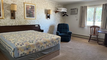 Room, 1 Double Bed, Non Smoking | In-room safe, desk, iron/ironing board, free WiFi