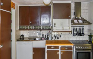 Fridge, microwave, stovetop, dishwasher - 4 bedroom nice home in Mörbylånga (Mörbylånga)