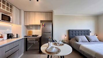 1 chambre, bureau, fer et planche à repasser, Wi-Fi