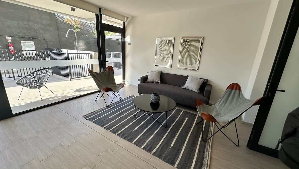 Televisión y oficina 