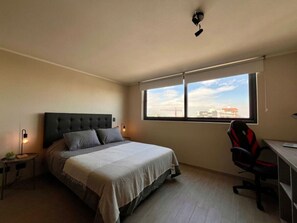 1 dormitorio, escritorio, tabla de planchar con plancha y wifi