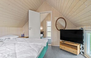 3 bedrooms, travel crib, free WiFi