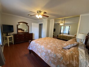 2 chambres, fer et planche à repasser, Wi-Fi, draps fournis