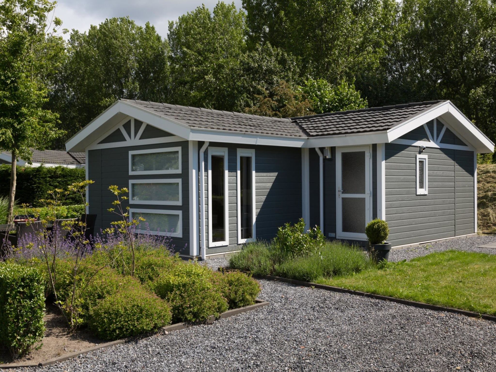 T-model 4 by Interhome