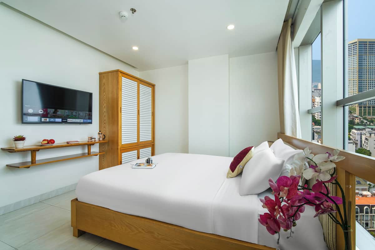 Classic Apartment, 2 Bedrooms, Kitchen | Egyptian cotton sheets, premium bedding, down duvets