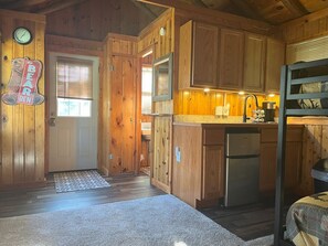 2 slaapkamers, een strijkplank/strijkijzer, gratis wifi, beddengoed