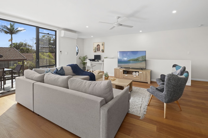 Spacious 4br W/ Water Views - Port Macquarie