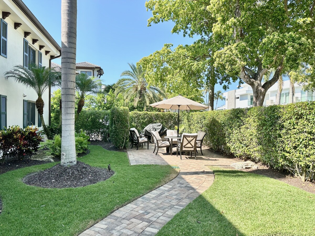 Photo 12 of Downtown "old" Naples, walking distance to beach, restaurants & shops