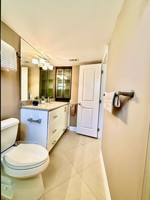 タオル、石鹸、トイレットペーパー