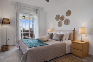 2 chambres, coffres-forts dans les chambres, fer et planche à repasser